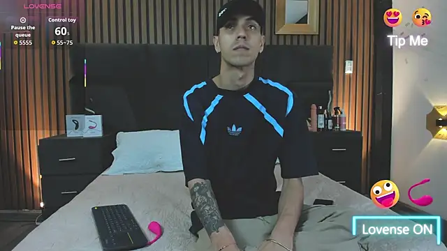 DerryAndIzzy online show from November 9, 7:26 am