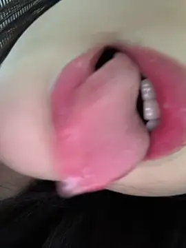 yiyi 3523 online show from May 6, 1:59 pm