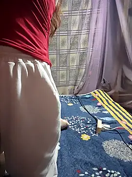 LeanaLy online show from November 28, 2:20 pm