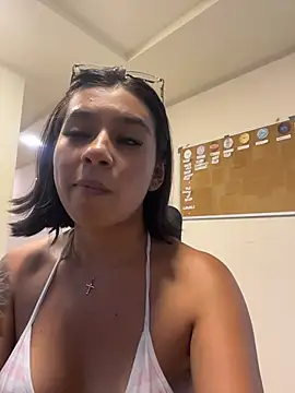 AlyssaRay online show from May 5, 5:16 pm