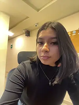 AlyssaRay online show from April 29, 5:30 pm