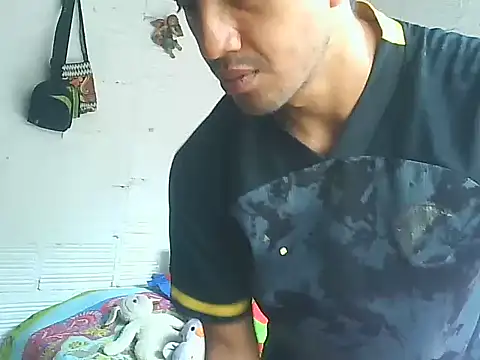 Snapshot of horny_latin_couple1 chatting on October 17, 2:20 pm horny latin couple1 online show from October 17, 2:20 pm