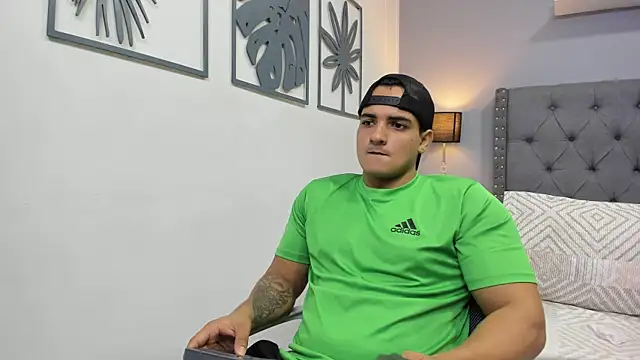 violeta and maxx online show from December 2, 12:01 am