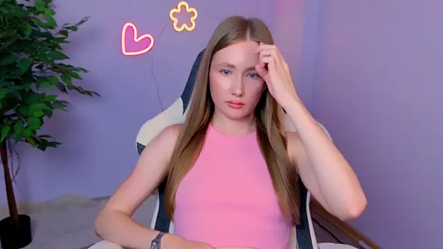 EllyColins online show from July 5, 4:30 am