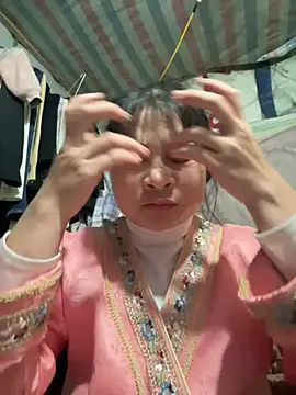 Linh-xxx online show from February 5, 11:24 am