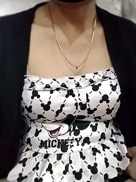 YiyinLy online show from October 25, 8:33 am