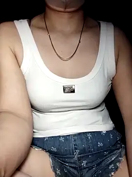 YiyinLy online show from October 27, 8:36 pm