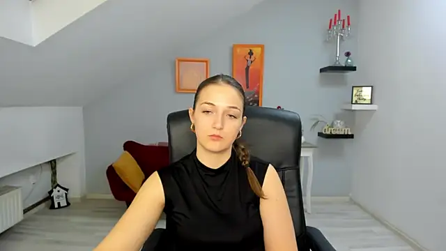 AnneWilsonn online show from December 19, 1:36 pm