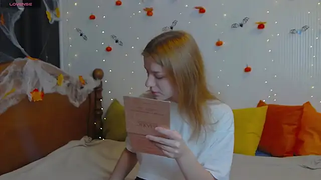 MeganNewCat online show from October 23, 8:42 am