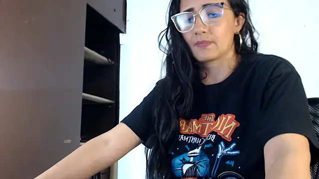 Lucyy Naugthy online show from December 18, 2:55 pm