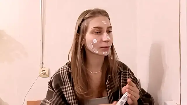 PetronilaReagen online show from December 2, 12:18 pm