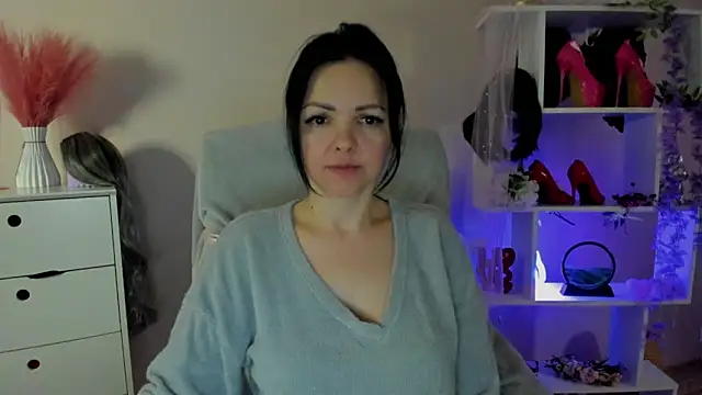 Mollybloom40 online show from April 29, 5:30 pm