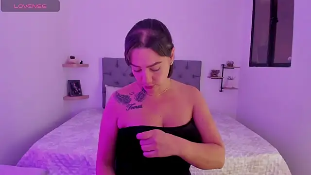 Saraarouusee online show from February 26, 1:32 pm