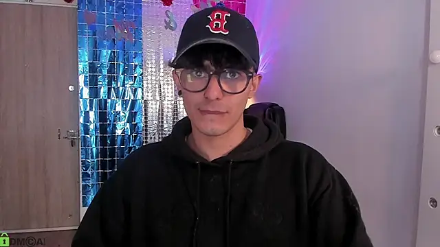 Mikeyvioleta  online show from July 31, 7:04 pm