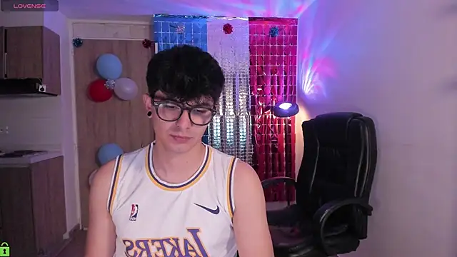 Mikeyvioleta  online show from July 17, 8:19 am