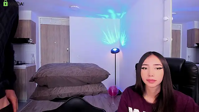 Mikeyvioleta  online show from March 2, 1:40 pm