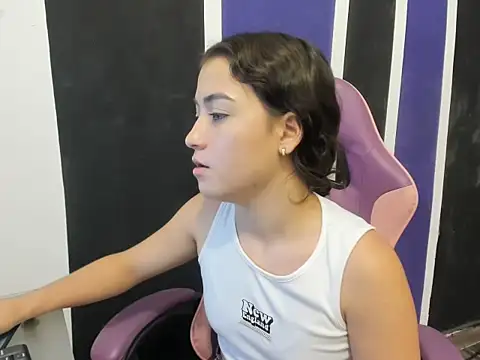 scarleth18 online show from March 13, 10:33 pm