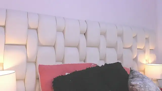 Emilyrios  online show from November 17, 11:55 am