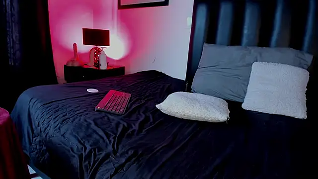 MelanieKimm online show from November 7, 7:19 pm