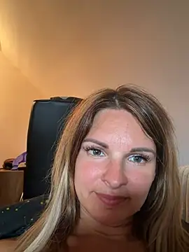 kinkysarahx online show from July 26, 3:20 pm