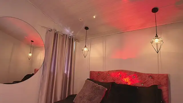 ivy bonnie online show from December 16, 2:01 pm