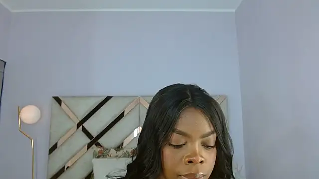 Maiacharris  online show from June 14, 1:11 pm
