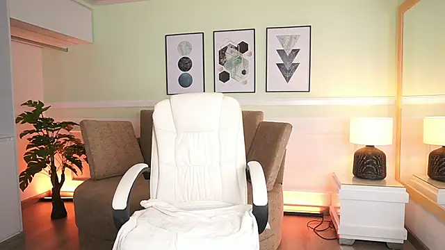 EmilyTurneer online show from November 29, 7:18 pm