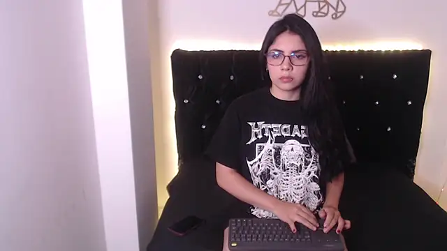 evelyn kitty  online show from November 4, 12:59 am