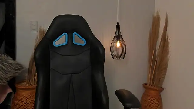 Amelia Brixton online show from December 19, 6:27 am