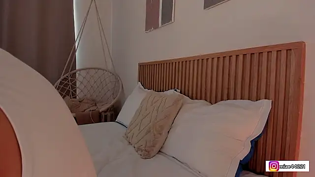 Little Emma 11 online show from February 1, 2:38 pm