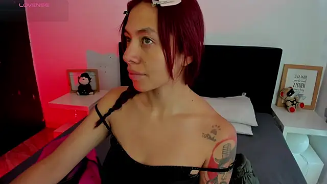 melanie roux   online show from May 1, 12:30 pm