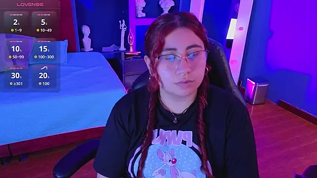 littlee red online show from February 25, 9:35 pm