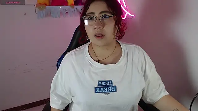 littlee red online show from December 15, 8:58 pm