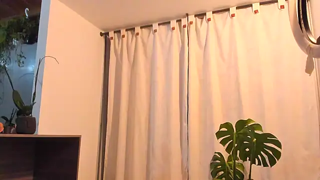 valeriahornier online show from April 30, 4:07 am