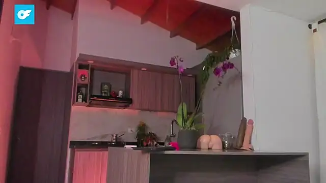 valeriahornier online show from December 5, 6:02 am