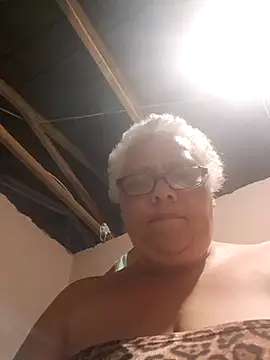 juicyboode online show from October 22, 6:02 pm