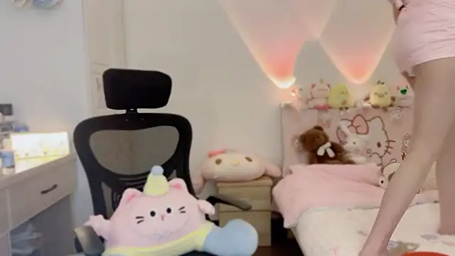 Onecutelittle online show from November 4, 7:02 am