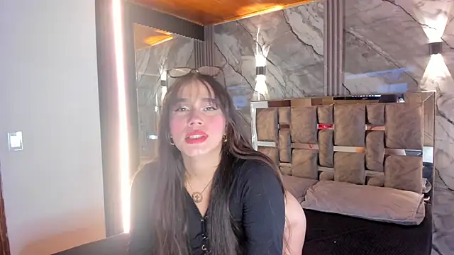 Charlottee thompson online show from October 23, 7:09 pm