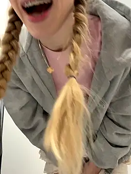 kira mia online show from December 13, 7:53 pm