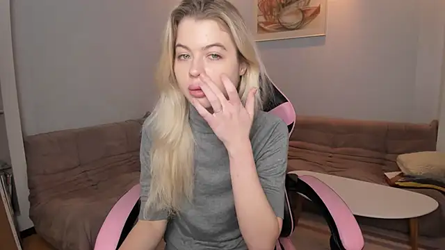 SofiiKiss online show from October 19, 1:35 pm