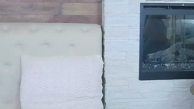 KendraNoir online show from April 4, 5:45 pm