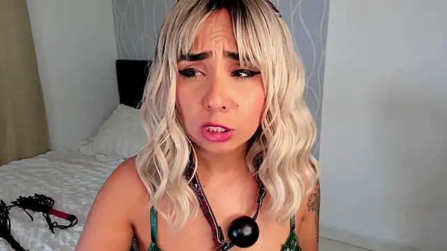 Emilyvalk  online show from January 6, 10:57 pm