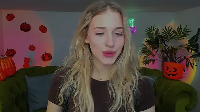 sassy cutie online show from October 30, 8:21 pm