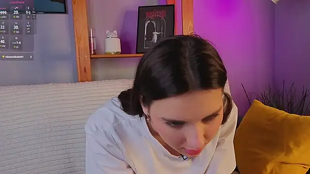 KateCahee online show from December 17, 1:44 am