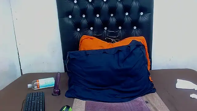 MatureMilfxxx online show from February 21, 6:41 pm