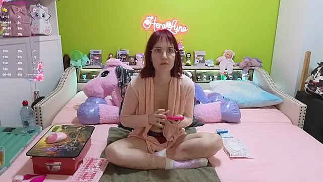  HeraLuna  online show from January 9, 9:30 pm