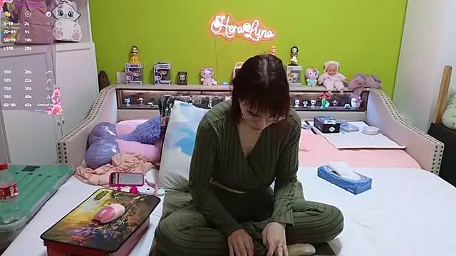  HeraLuna  online show from February 23, 9:14 pm