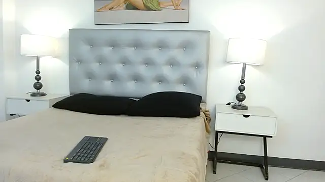 SusanWilliams  online show from February 2, 11:53 am