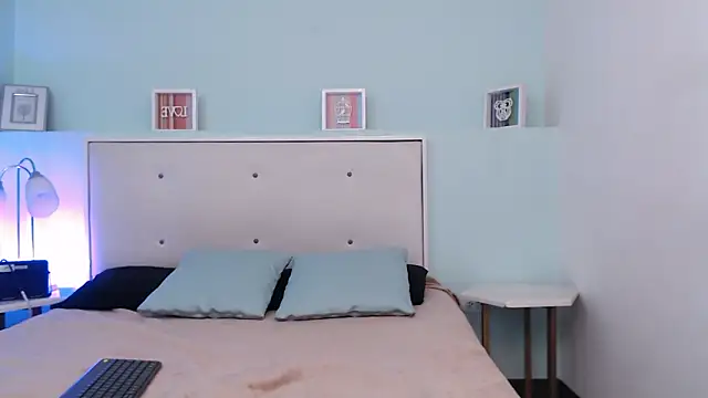 SusanWilliams  online show from March 11, 11:14 am