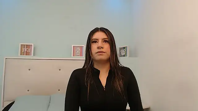 SusanWilliams  online show from March 17, 11:03 am